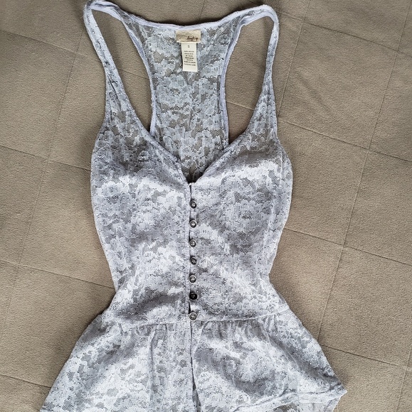 Button up lace tank - Picture 2 of 8
